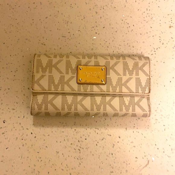 Large Michael Kors women signature logo wallet EUC